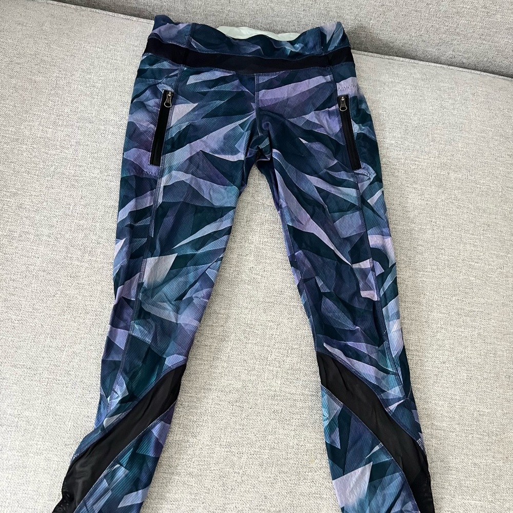 Lululemon patterned blue lilac skinny mid leggings